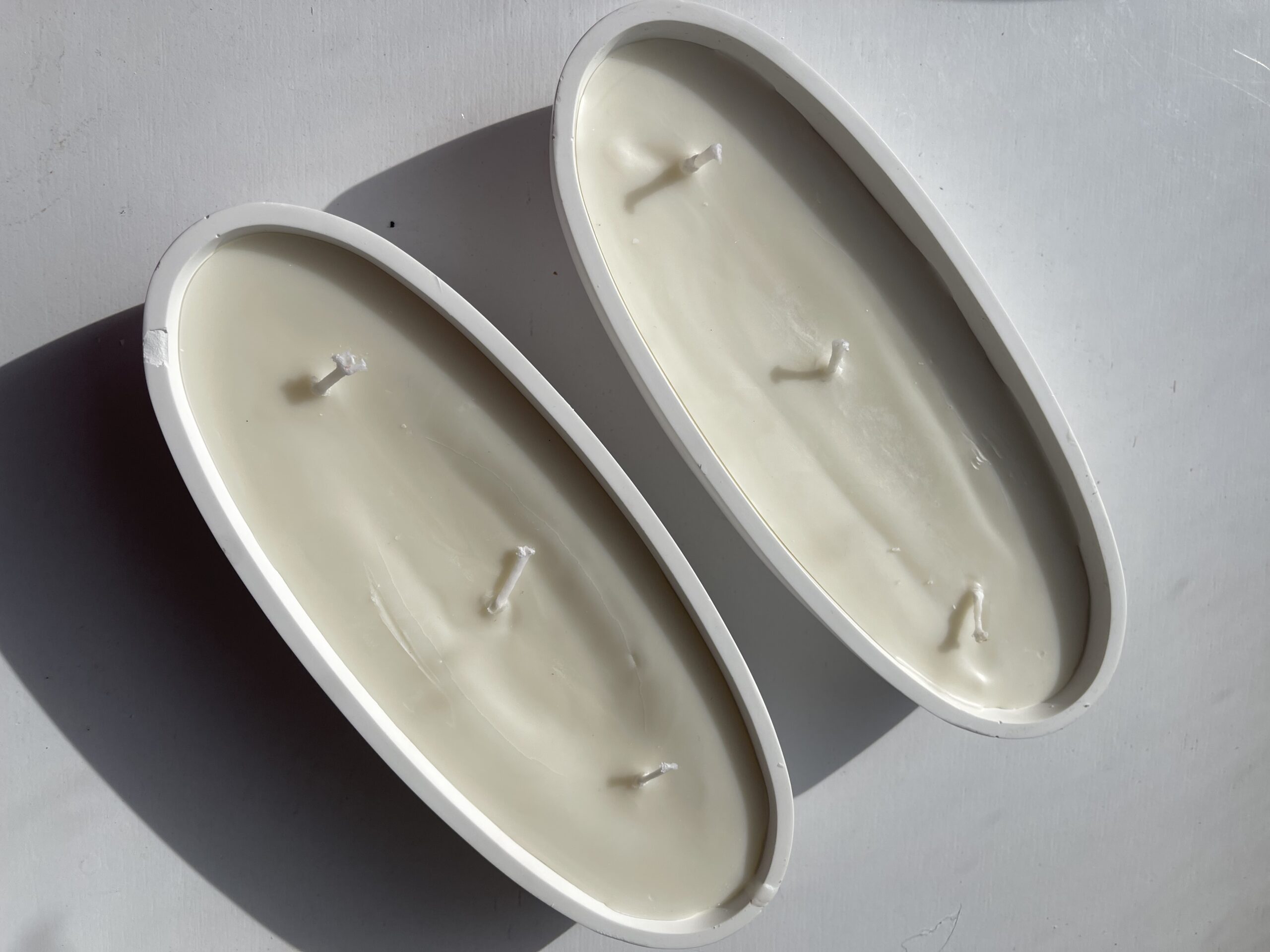 Small Oval ceramic candle